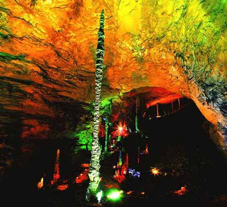 長沙出發(fā)到溶洞奇觀黃龍洞、天門山、玻璃棧道、鳳凰古城九景往返三日游